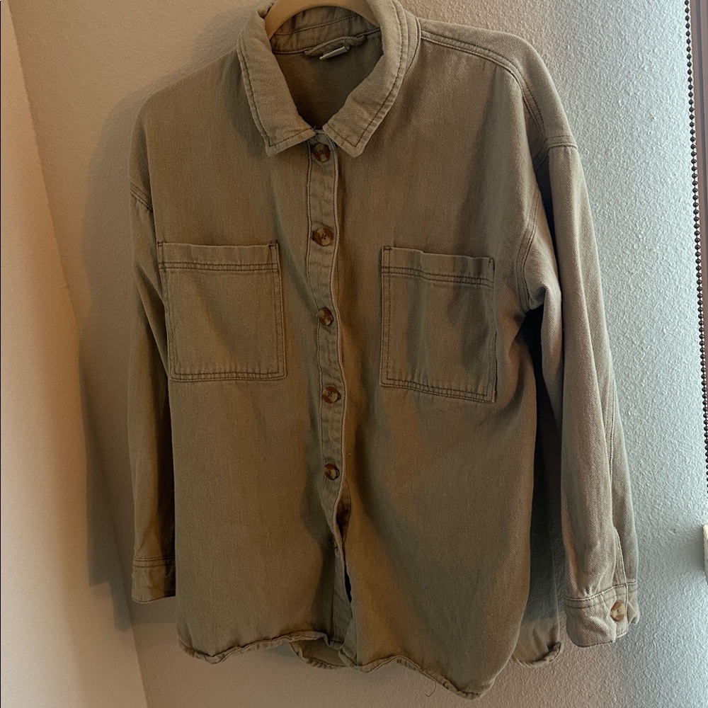 Light pistachio green casual button town